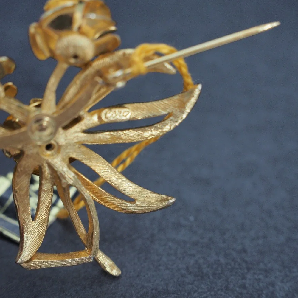 Coro Rose Brooch Pin Gold Tone Pearl Flower Bouquet Ribbon Bow Textured Vintage